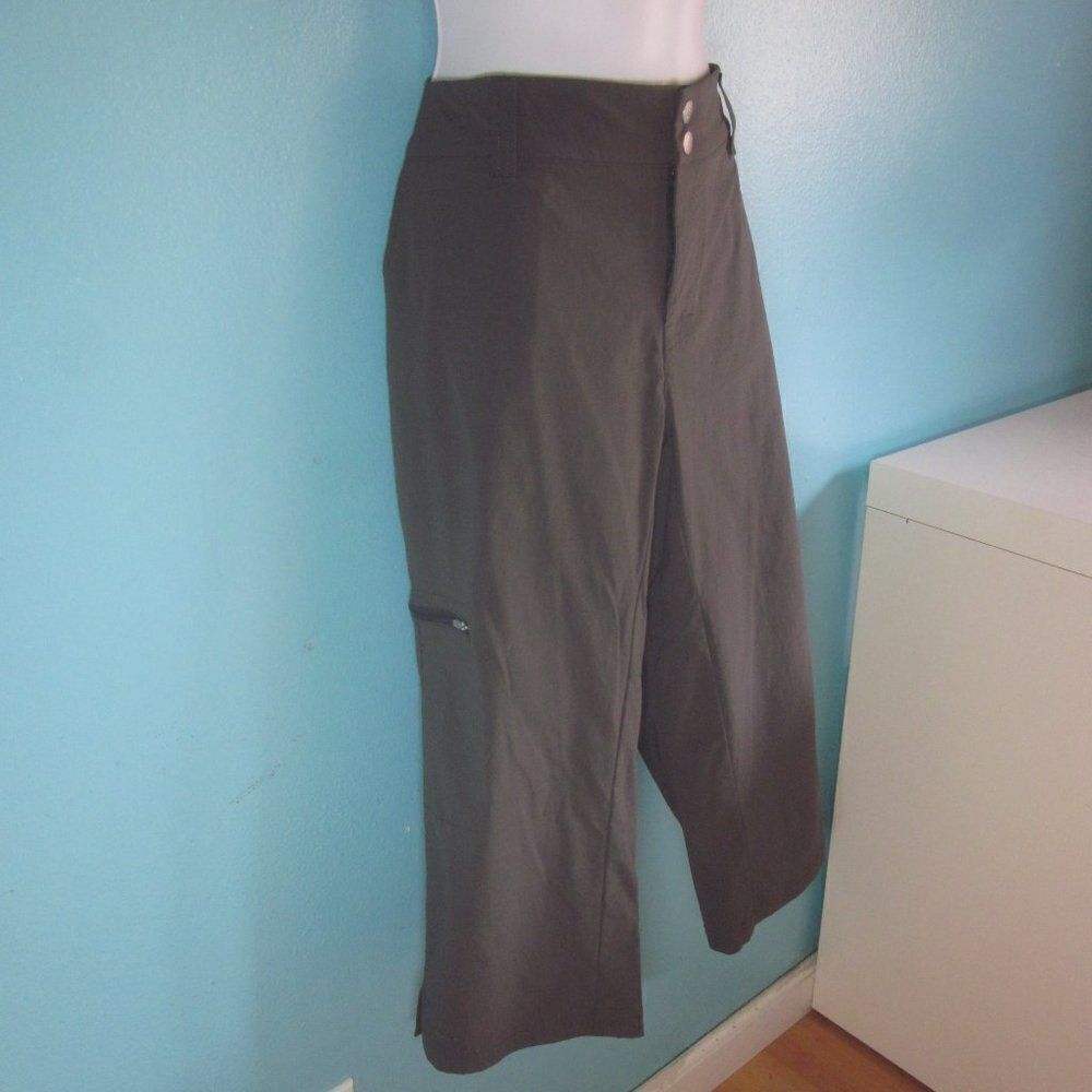 Coolibar Womens Gray Travel Summer Crop Pants “Navona City Shorts” Size 12